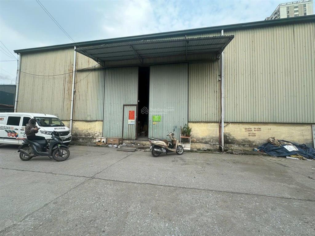 Cho thuê kho 670m giải phóng, hoàng mai, gần bx giáp bát (có chia nhỏ)
