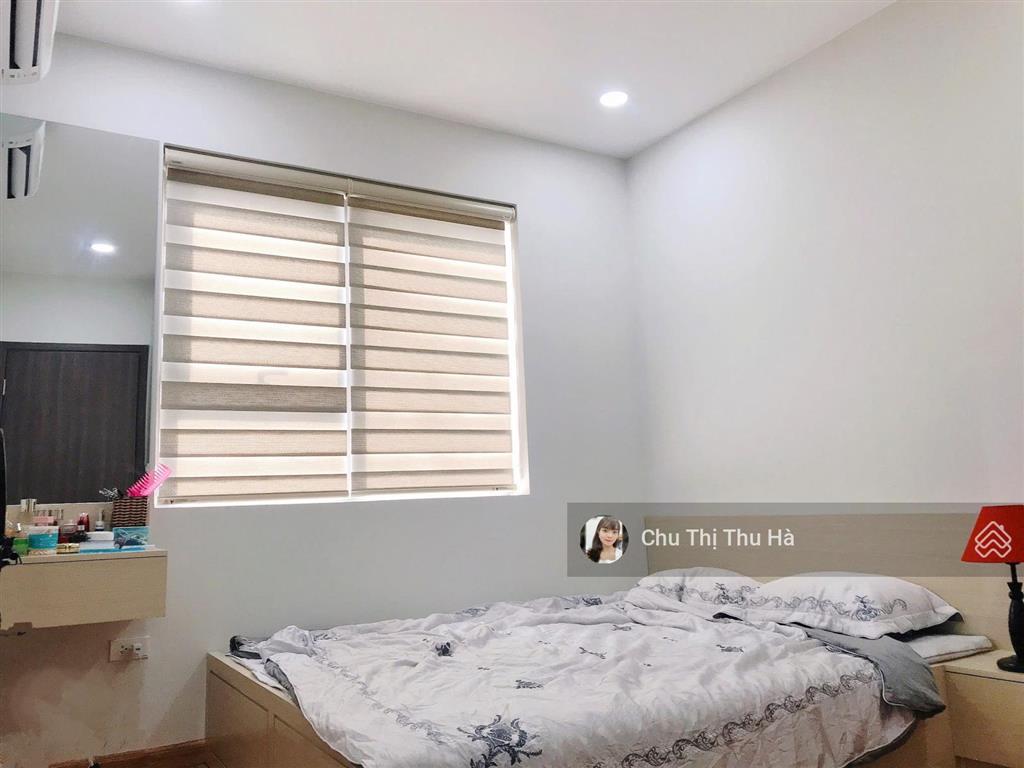 Bán 2n1vs  nhà đẹp như hình có ban công 3,3 tỷ