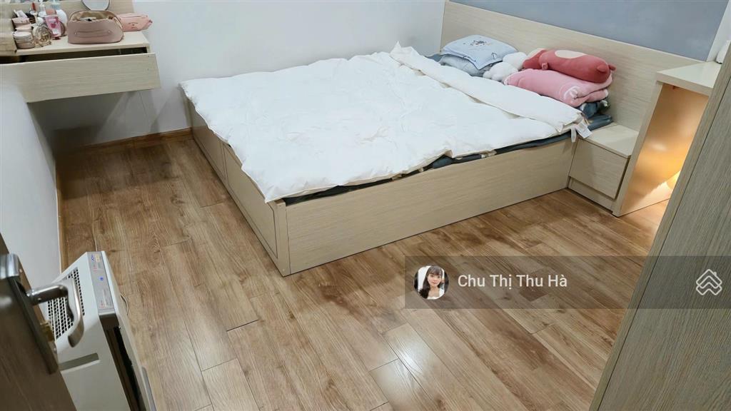 Bán 2n1vs  nhà đẹp như hình có ban công 3,3 tỷ