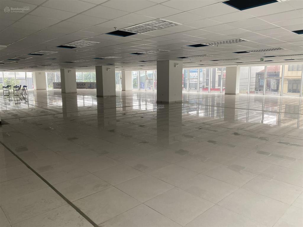 Cho thuê sàn thương mại văn phòng, kinh doanh tầng 2  500m2 mặt phố định công