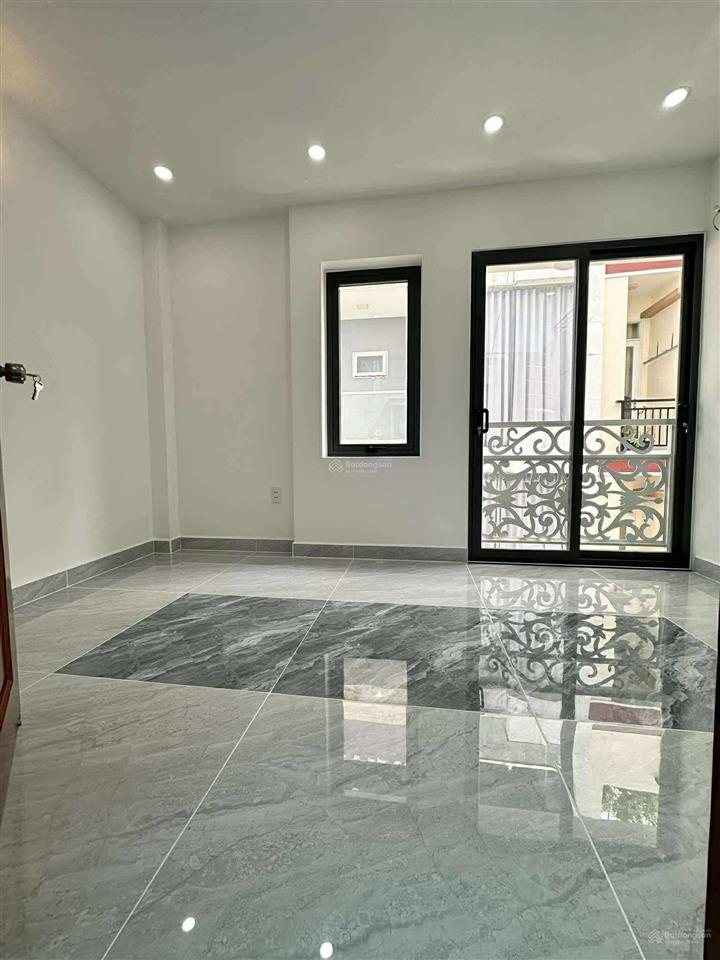 Khu vip lê văn sỹ q3  nhà mới xây 100%  52m2  5 tầng  ngang 6m rất đẹp