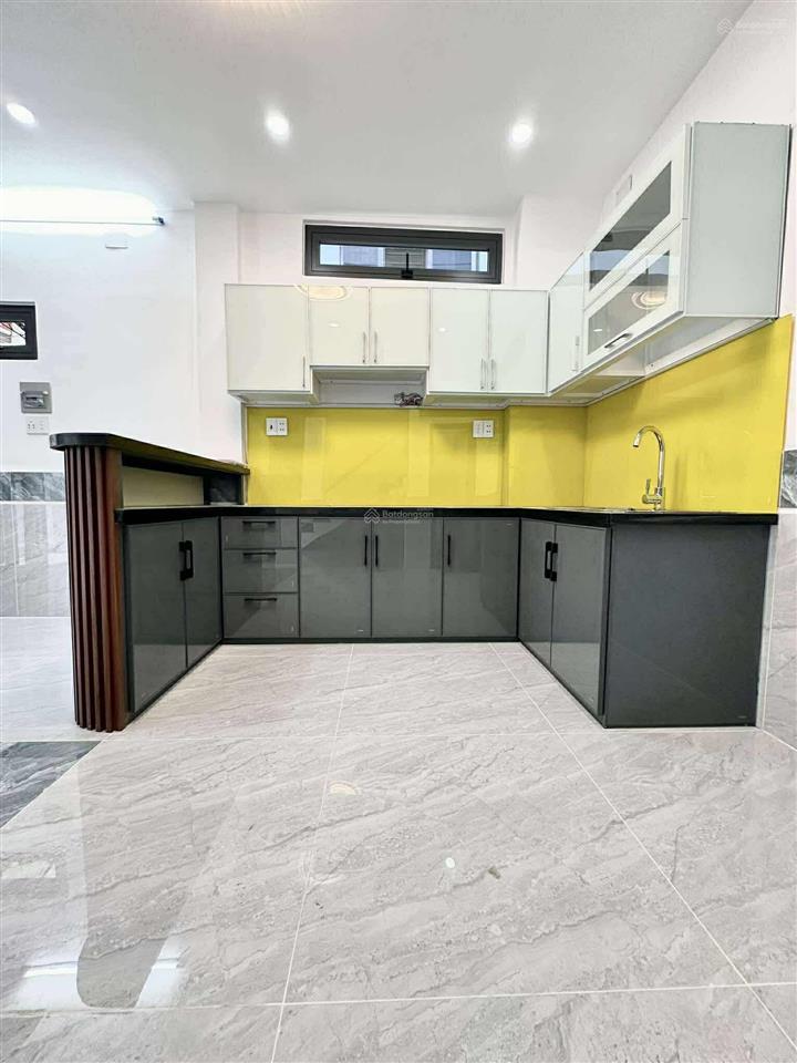 Khu vip lê văn sỹ q3  nhà mới xây 100%  52m2  5 tầng  ngang 6m rất đẹp