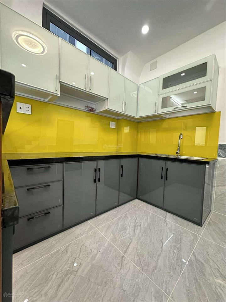 Khu vip lê văn sỹ q3  nhà mới xây 100%  52m2  5 tầng  ngang 6m rất đẹp