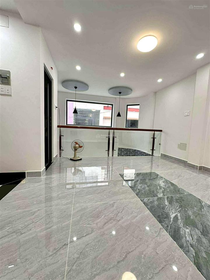 Khu vip lê văn sỹ q3  nhà mới xây 100%  52m2  5 tầng  ngang 6m rất đẹp