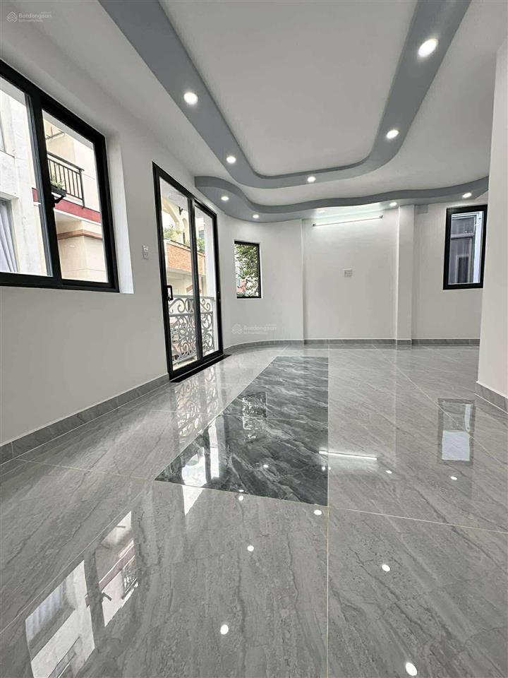 Khu vip lê văn sỹ q3  nhà mới xây 100%  52m2  5 tầng  ngang 6m rất đẹp