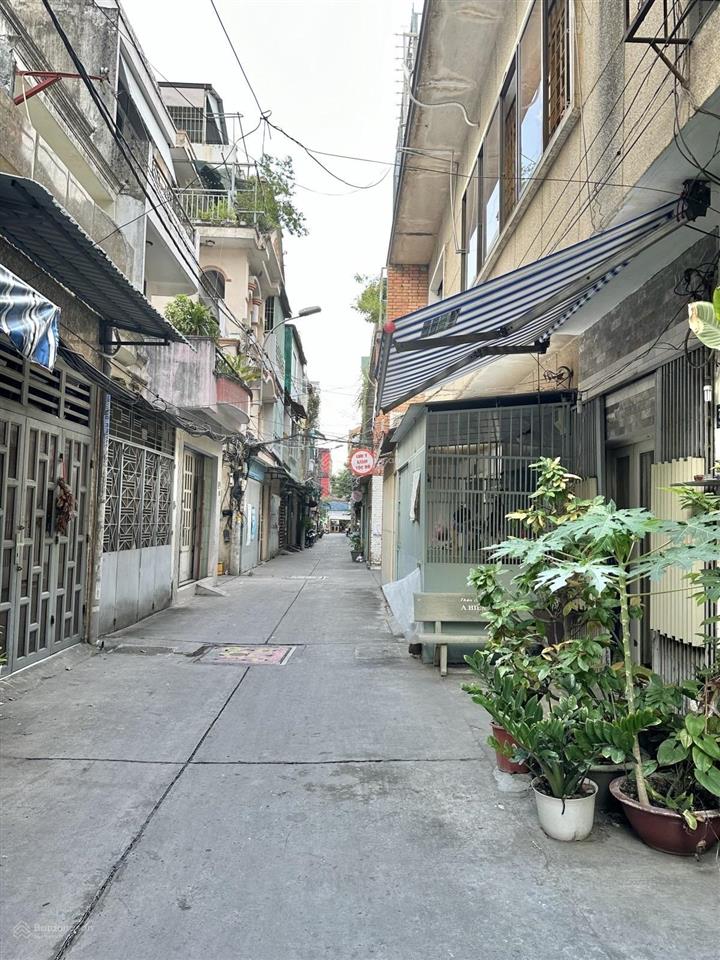 Quận 10  nhà 50m2 thành thái  thông ra lý thường kiệt  trung tâm quận 10. gần đại học bách khoa