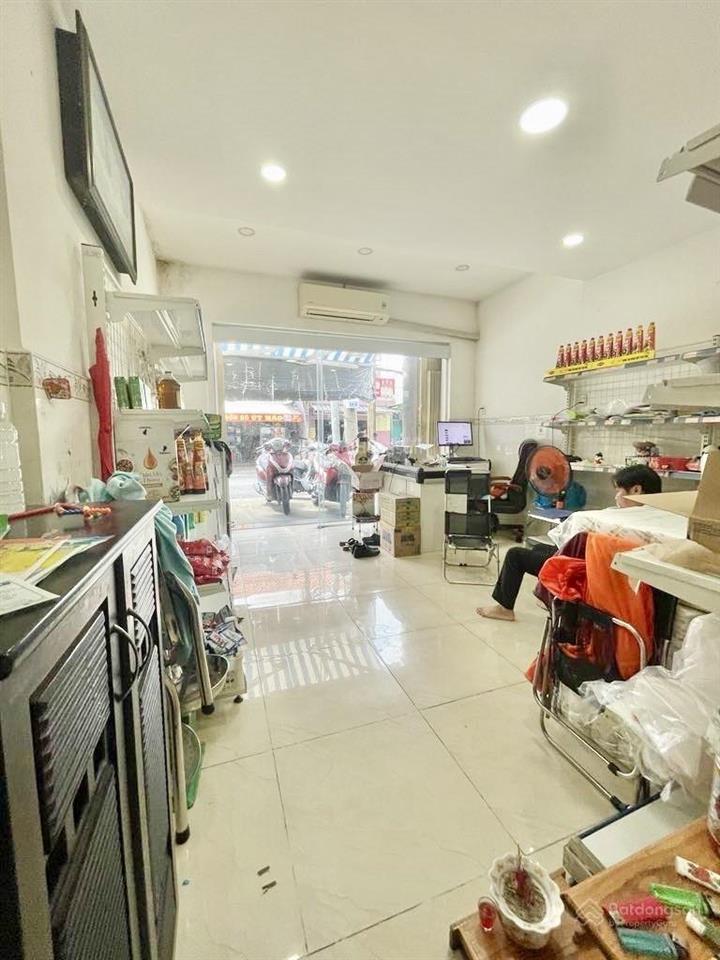 Mặt tiền đường sát cầu ông lãnh giáp quận 1  khu khánh hội quận 4  dt 55m2  5.05 tỷ