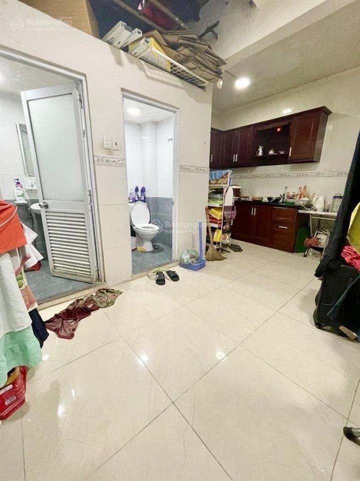 Mặt tiền đường sát cầu ông lãnh giáp quận 1  khu khánh hội quận 4  dt 55m2  5.05 tỷ