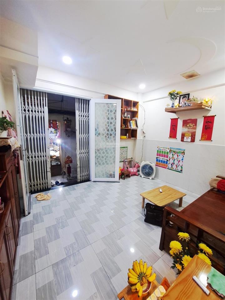 Chung cư ngô quyền p6 q5  dt 50m², ngay tầng trệt  vài bước ra mặt tiền ngô quyền  trần hưng đạo