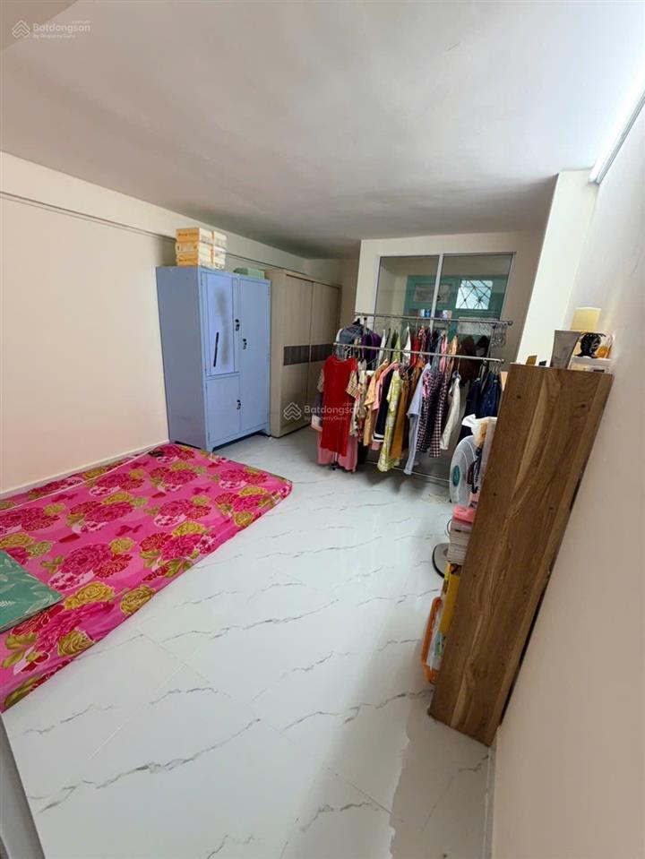 Q5 cc tầng trệt đường trang tử ngay chợ trái cây đối diện bx buýt chợ lớn, 80m2 4pn