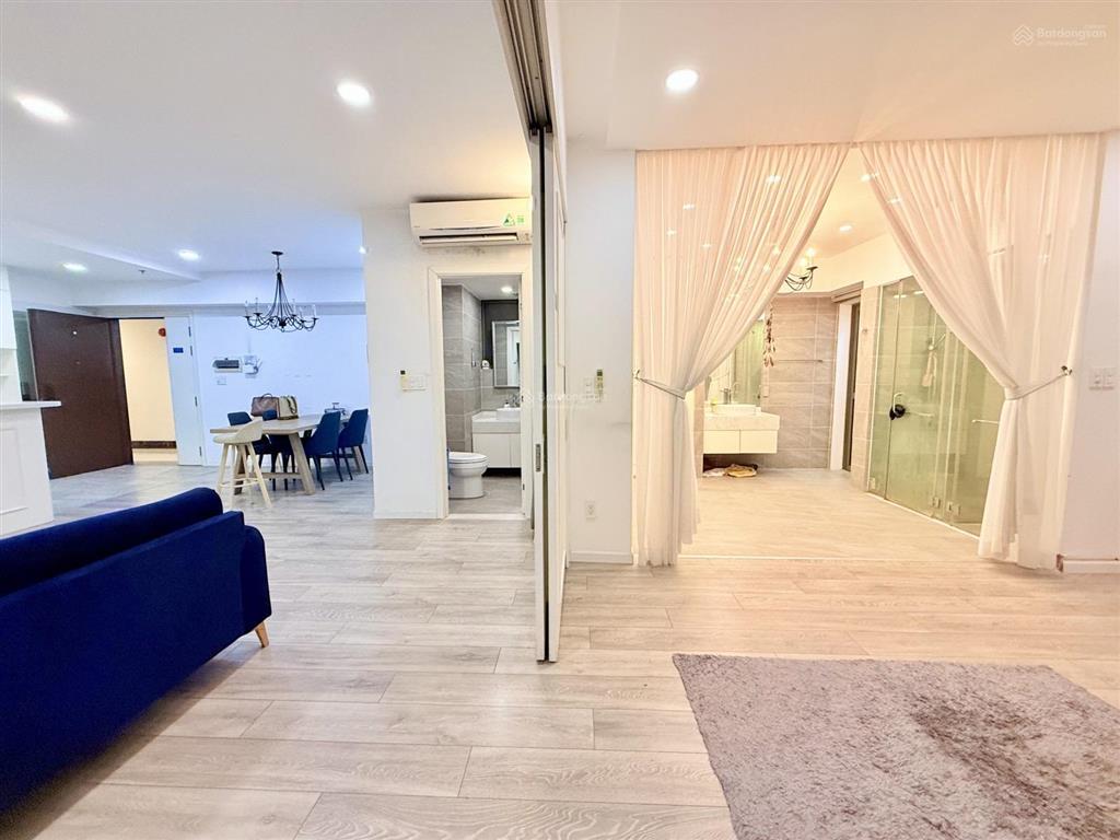 Căn hộ 3pn 96m2 river gate, vị trí đắc địa ngay mặt tiền bến vân đồn, quận 4, vài bước đến quận 1.