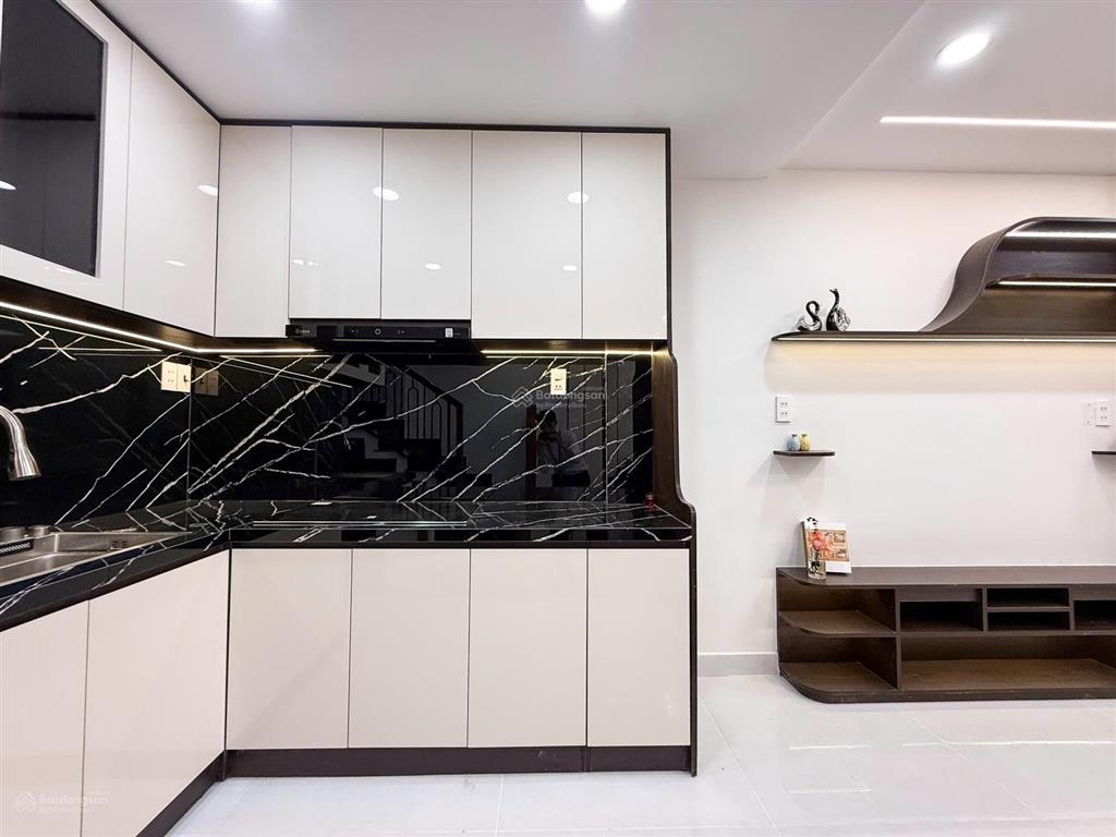 Lý thái tổ p. vườn lài, quận 10 nhà 4 tầng 3pn kết nối đường 3  2, nguyễn tri phương, sư vạn hạnh