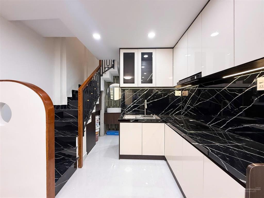 Lý thái tổ p. vườn lài, quận 10 nhà 4 tầng 3pn kết nối đường 3  2, nguyễn tri phương, sư vạn hạnh