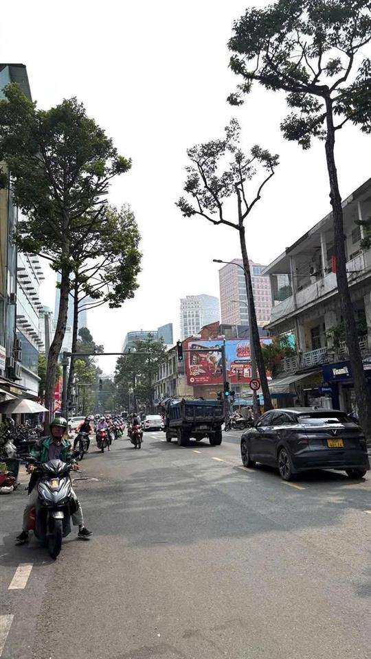 Quận 1  căn góc lầu 1  chung cư mặt tiền nguyễn công trứ  ngay ký con  calmette dtsd 60m2