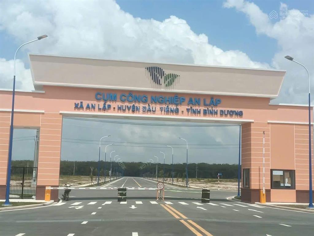 Chính chủ cần bán đất mặt tiền đường nhựa có thổ cư gần trung tâm hành chính huyện ngang 10x60m