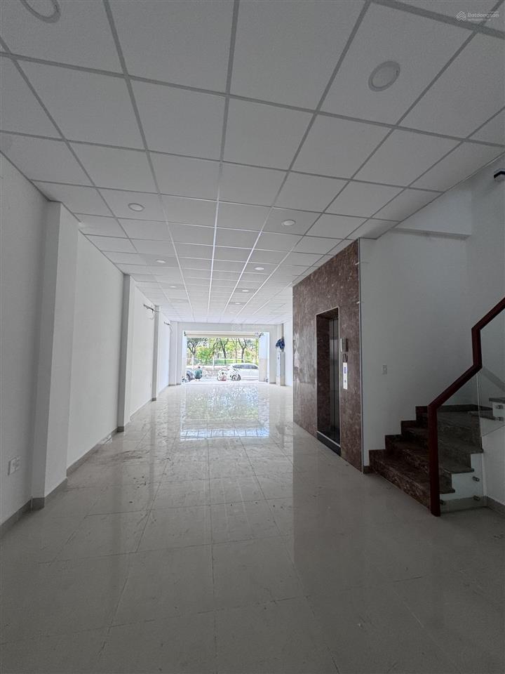 Cho thuê nhà mặt tiền đường liên phường có thang máy , sàn trống suốt