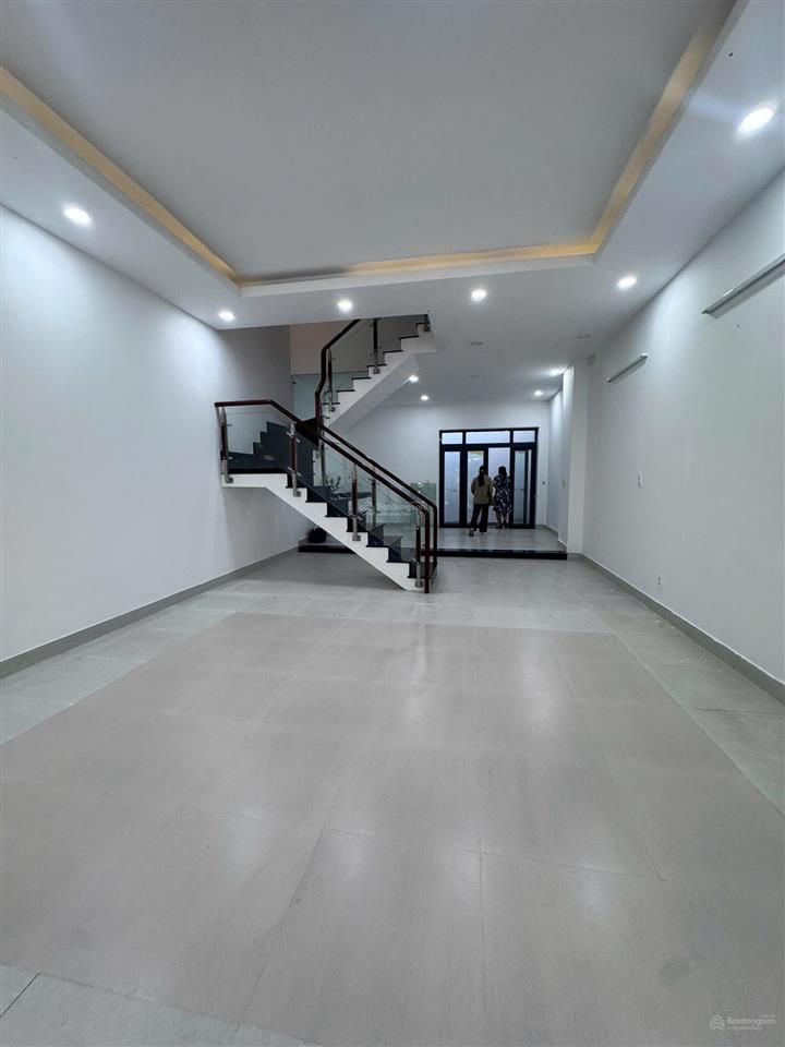 Cho thuê nhà ngay đối diện global city đỗ xuân hợp