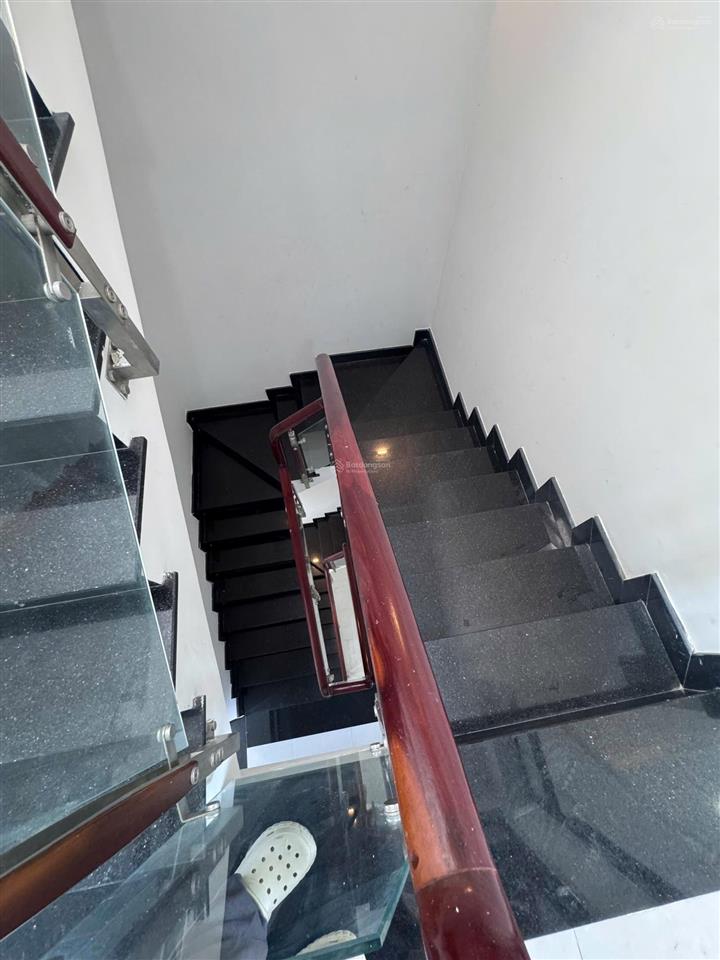 Cho thuê nhà ngay đối diện global city đỗ xuân hợp