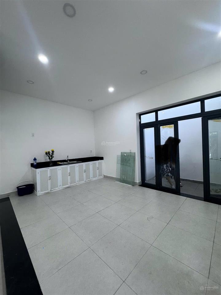 Cho thuê nhà ngay đối diện global city đỗ xuân hợp