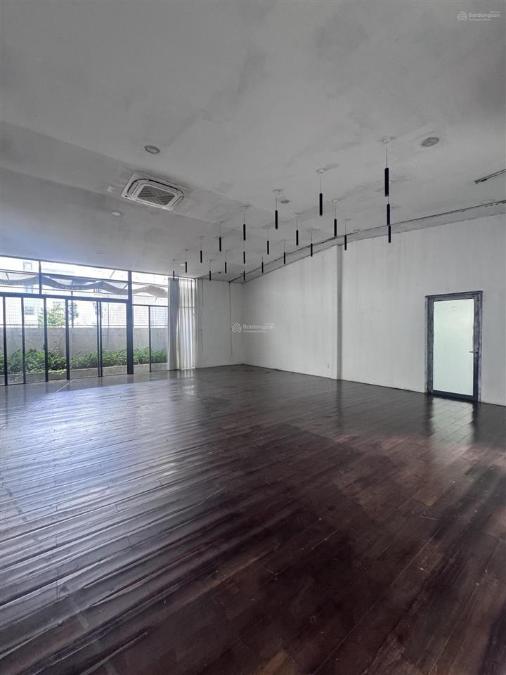 Cho thuê biệt thự sân vườn nam long