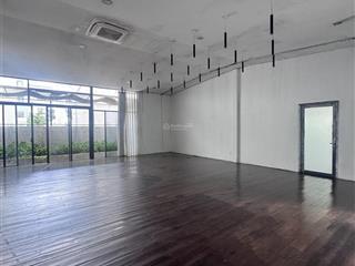 Cho thuê biệt thự sân vườn nam long