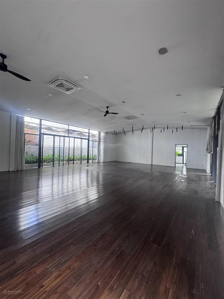 Cho thuê biệt thự sân vườn nam long