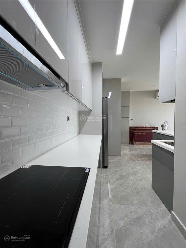 Hàng hiếm m7 midtown. giá 9.4 tỷ 80m2 full nội thất. có ô xe. view đẹp thoáng. 0933 252 *** gọi hà ạ