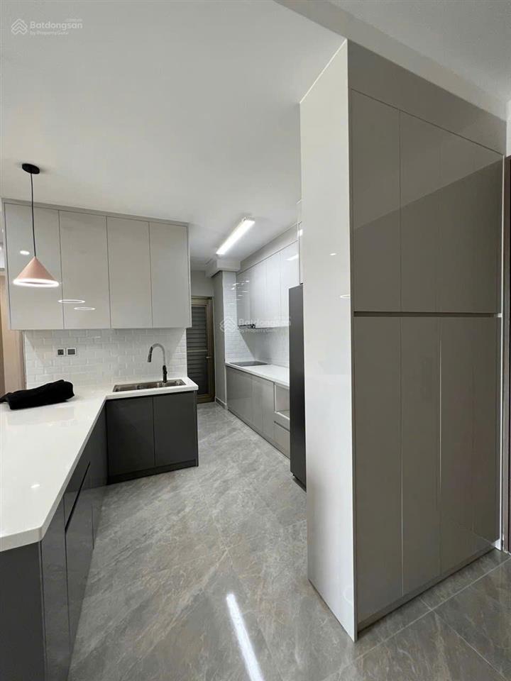 Hàng hiếm m7 midtown. giá 9.4 tỷ 80m2 full nội thất. có ô xe. view đẹp thoáng. 0933 252 *** gọi hà ạ