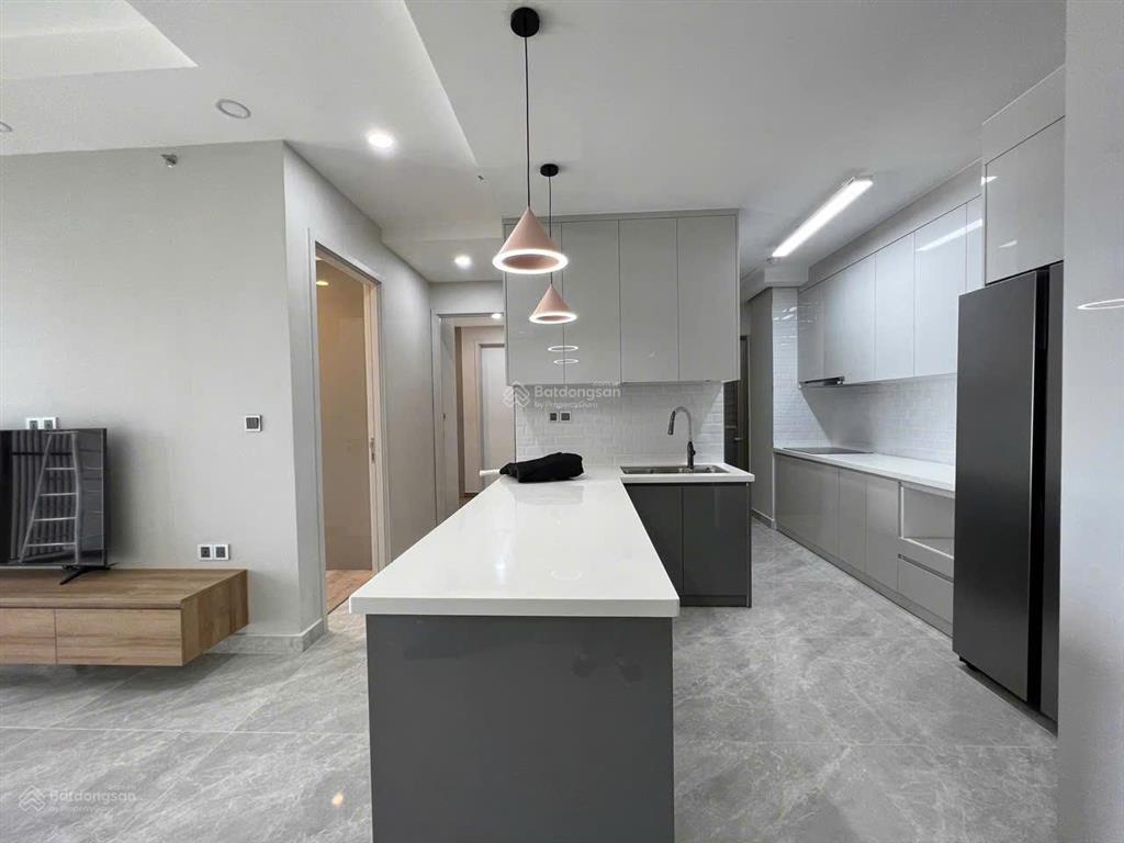Hàng hiếm m7 midtown. giá 9.4 tỷ 80m2 full nội thất. có ô xe. view đẹp thoáng. 0933 252 *** gọi hà ạ