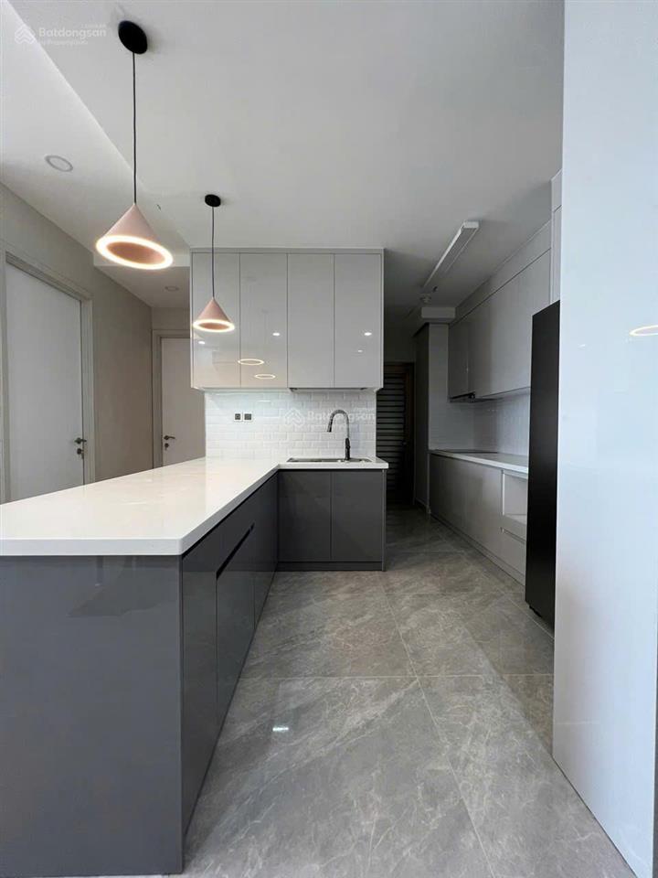 Hàng hiếm m7 midtown. giá 9.4 tỷ 80m2 full nội thất. có ô xe. view đẹp thoáng. 0933 252 *** gọi hà ạ
