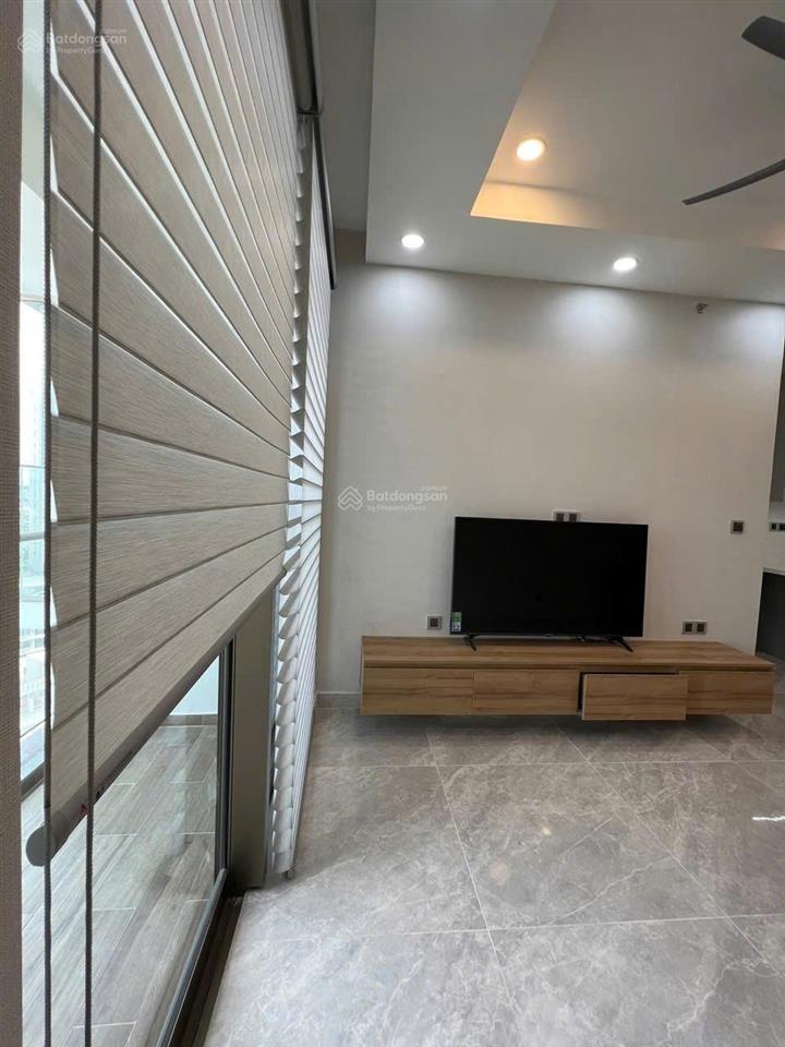 Hàng hiếm m7 midtown. giá 9.4 tỷ 80m2 full nội thất. có ô xe. view đẹp thoáng. 0933 252 *** gọi hà ạ