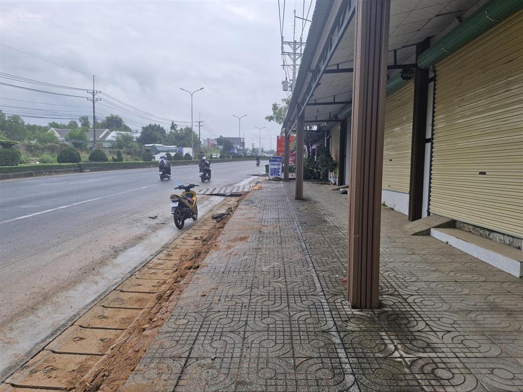 Cho thuê nhà mặt tiền dt47, dương tơ, pq. gần cổng chào 30/4 mặt tiền 11m 2pn 2wc 12tr/tháng