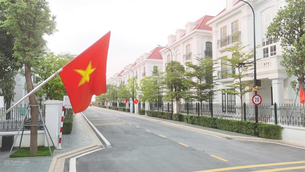 Cần bán biệt thự avenue garden phân khu đông dương 342m2, nhận nhà ngay
