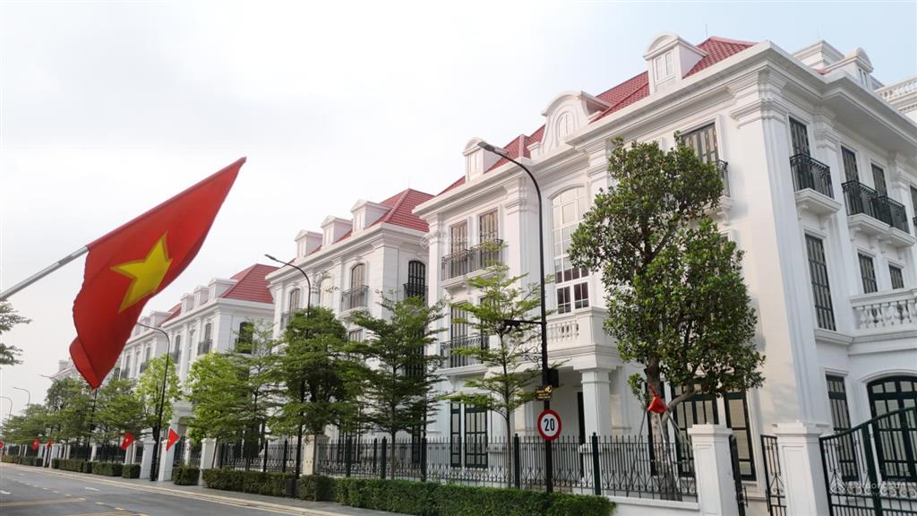 Cần bán biệt thự avenue garden phân khu đông dương 342m2, nhận nhà ngay