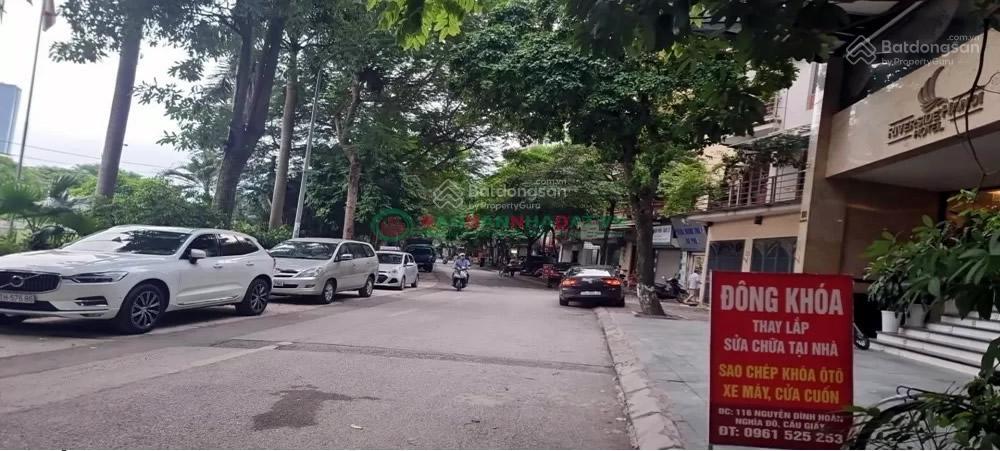Hiếm! chỉ nhỉnh 200 triệu /m2 có nhà 132m2 mặt phố nguyễn đình hoàn  kinh doanh sầm uấttiềm năng