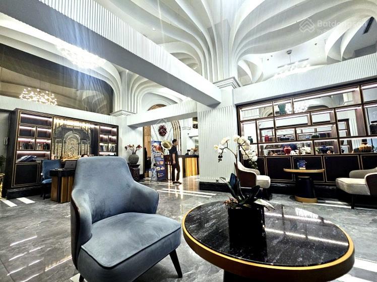 Bán khách sạn vip cho du khách nước ngoài, cách hồ gươm chỉ 100met, dòng tiền 100 tỷ 484m2 13 tầng