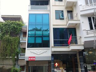 Cho thuê tòa nhà sáu tầng mặt phố bưởi ba đình 3 mặt thoáng vỉa hè rộng kinh doanh sầm uất đêm ngày