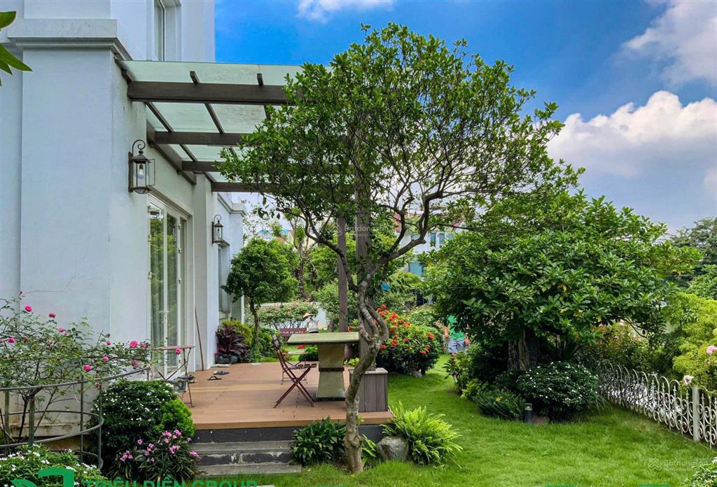 Bán đơn lập hoa sữa 5 442m2 128 tỷ hoàn thiện nội thất cực chất view sông đẹp đường bàn cờ nội khu