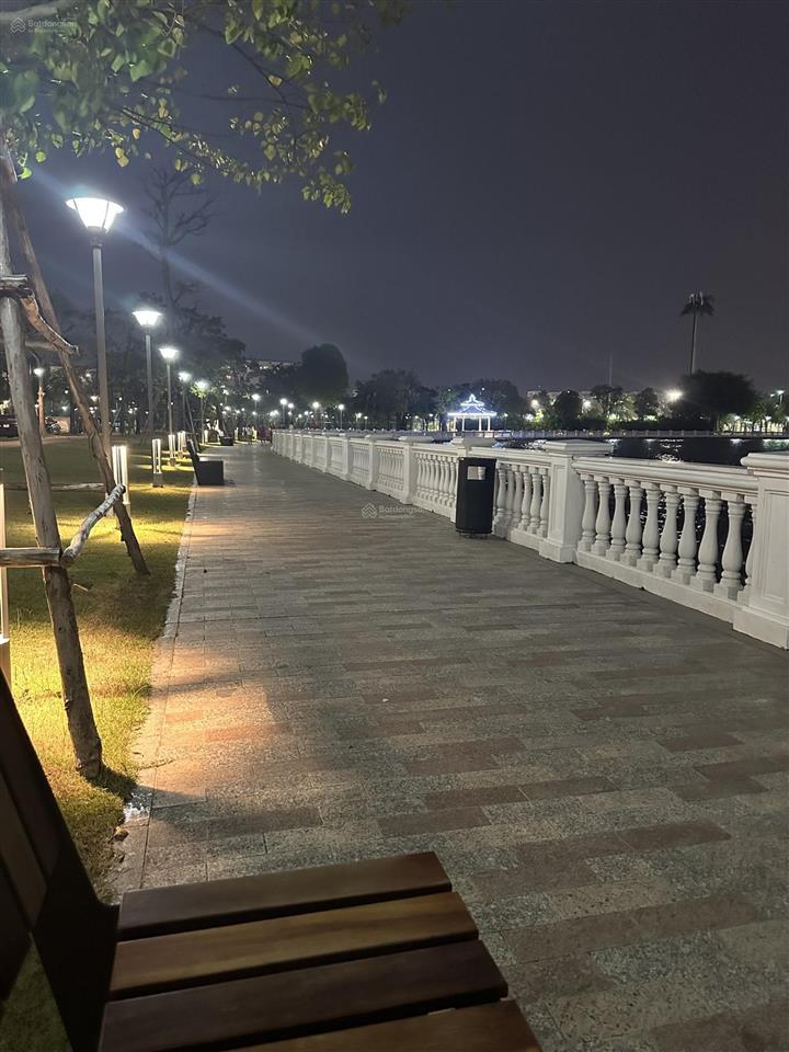 Bán gấp song lập nhỏ áp góc nguyệt quế, 128m2, hoàn thiện đẹp, view hồ điều hòa, gần vườn hoa