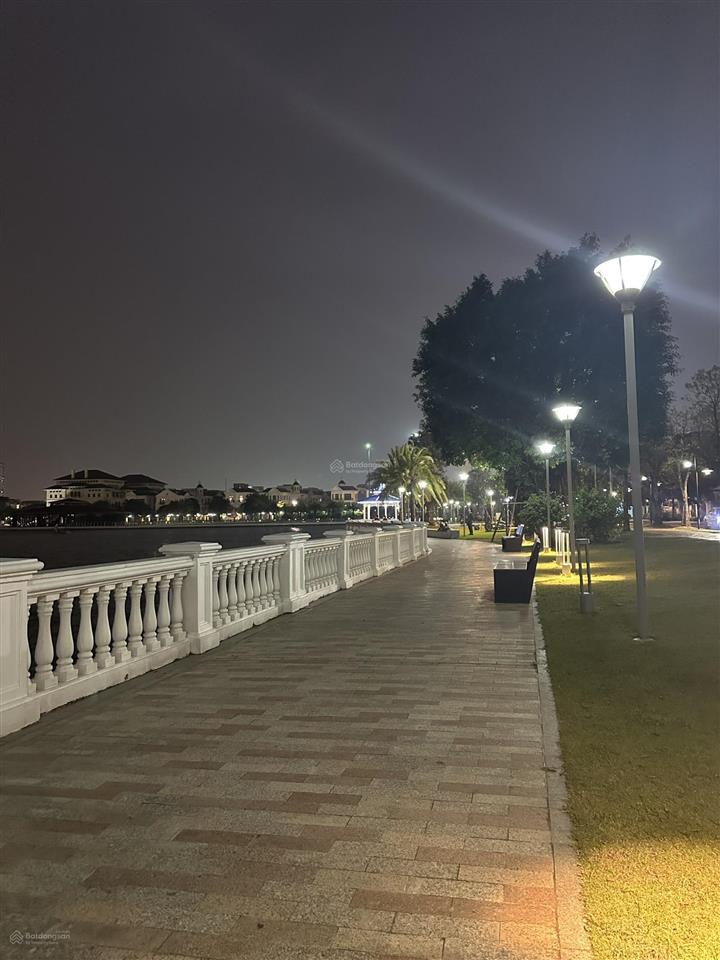 Bán gấp song lập nhỏ áp góc nguyệt quế, 128m2, hoàn thiện đẹp, view hồ điều hòa, gần vườn hoa