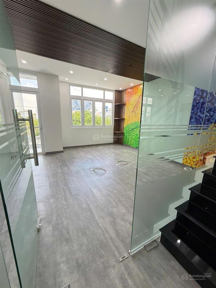 Bán nhà 3 tầng mặt tiền đường vườn lài 5x11,5m giá chỉ 8,5 tỷ