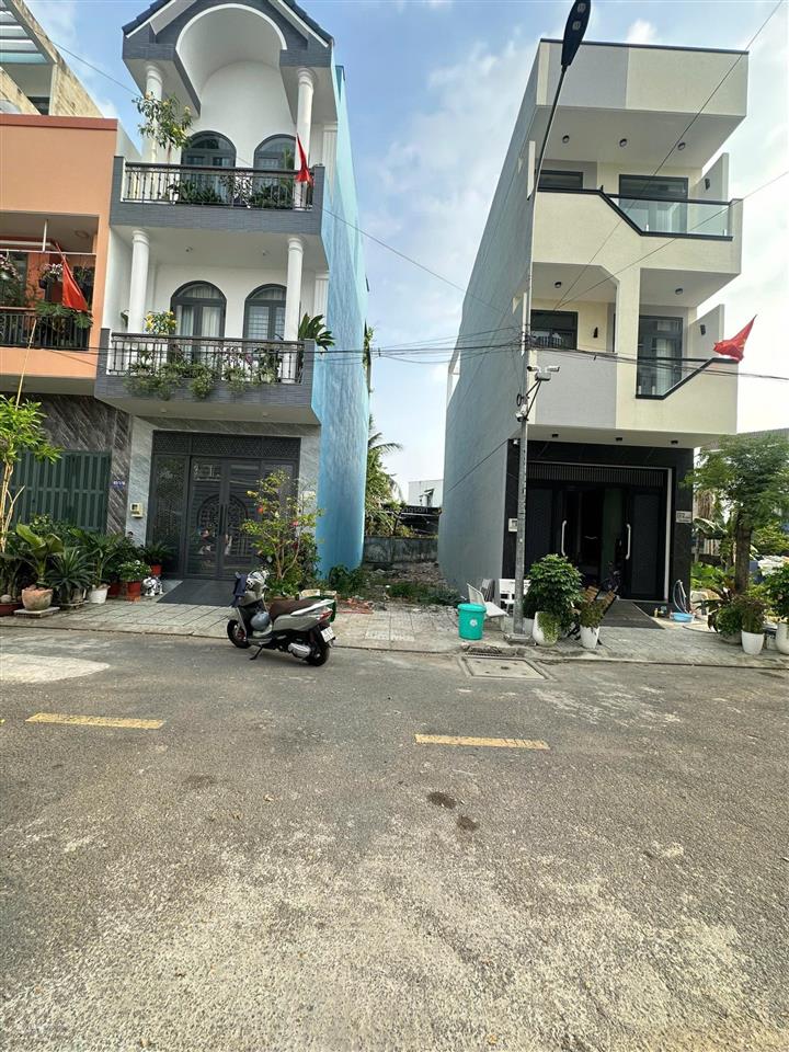 Cần tiền ra gấp lô đất 4,2x 15m đường 12m vỉa hè nằm trong khu phân lô đường an phú đông 10, p. apd