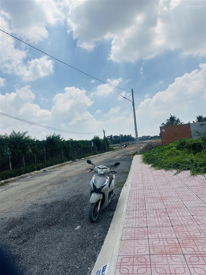 Bán đất đường an phú đông 3 thông ra sông sài gòn, đường 16m có vỉa hè dt 62,8m2 giá 5 tỷ
