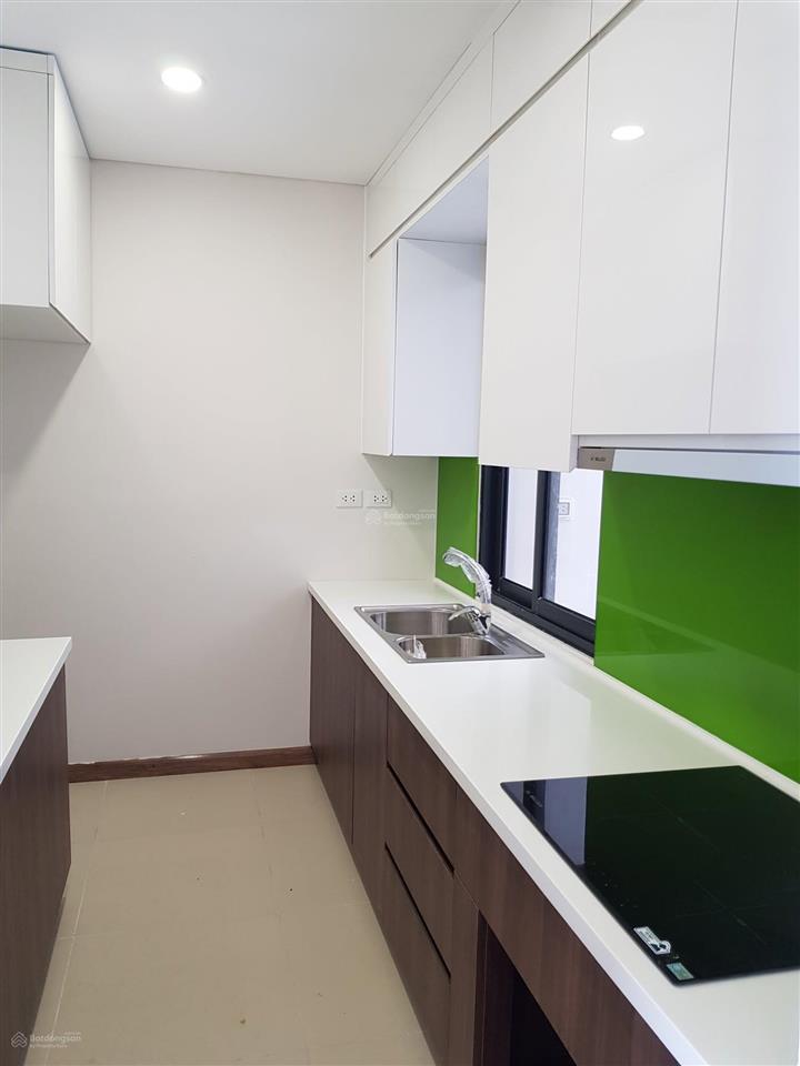 Cho thuê căn hộ cao cấp  3 ngủ  view hồ, căn góc  tầng cao. tại tòa n01  t5 ngoại giao đoàn