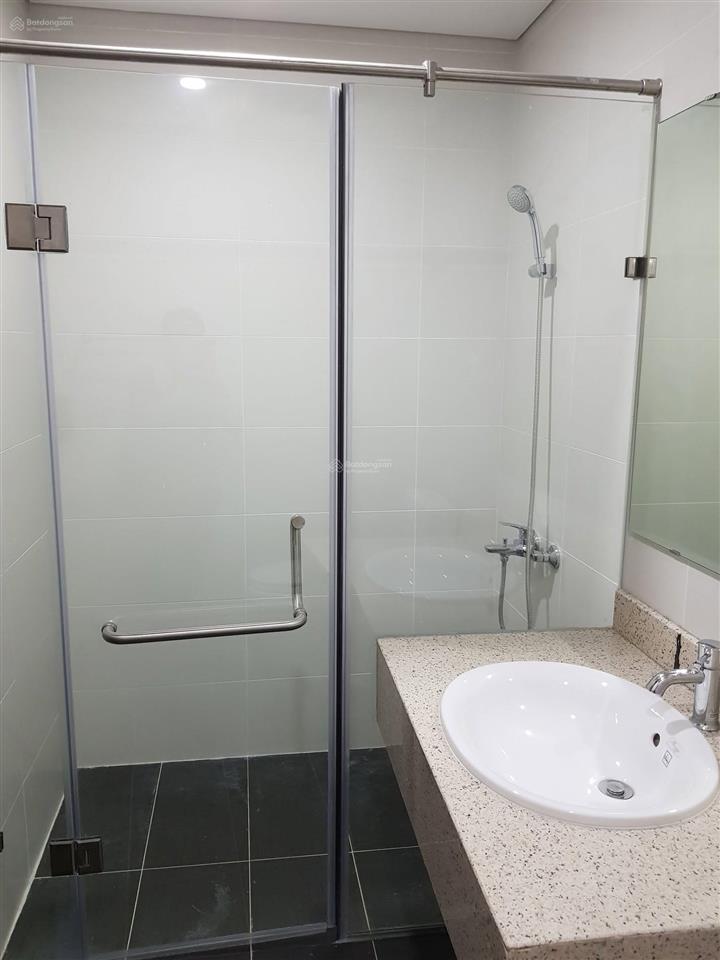 Cho thuê căn hộ cao cấp  3 ngủ  view hồ, căn góc  tầng cao. tại tòa n01  t5 ngoại giao đoàn