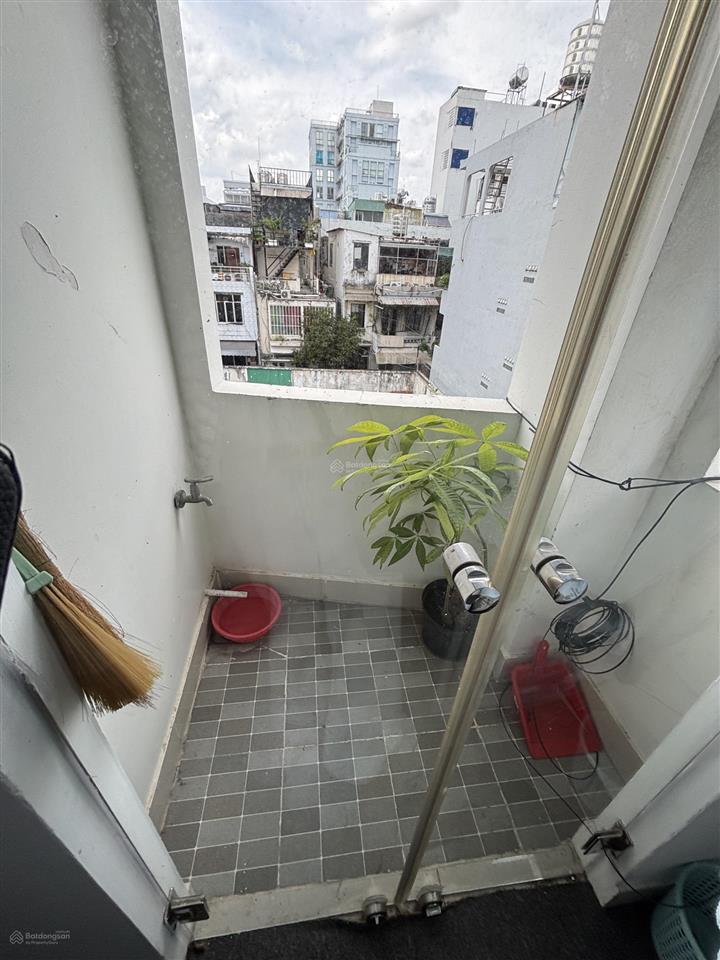 Chính chủ vp cho thuê  20m2 chỉ 6tr  sẵn nội thất, có ban công q1