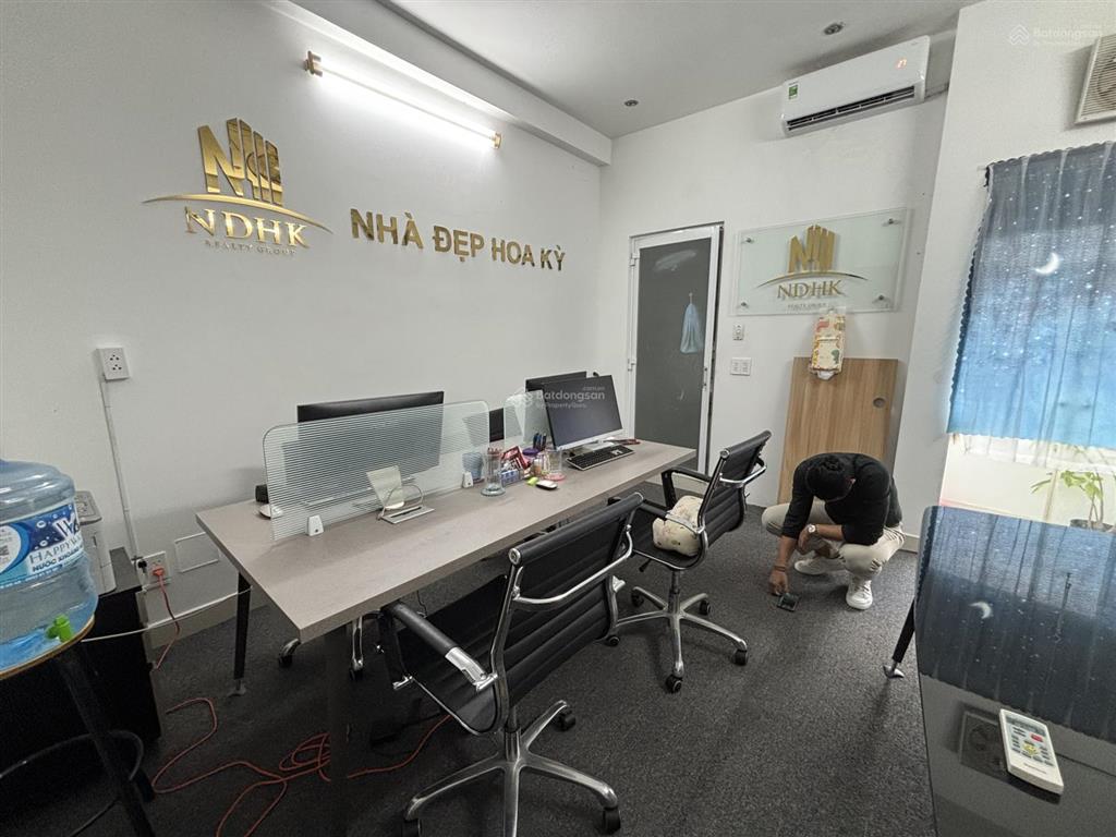 Chính chủ vp cho thuê  20m2 chỉ 6tr  sẵn nội thất, có ban công q1