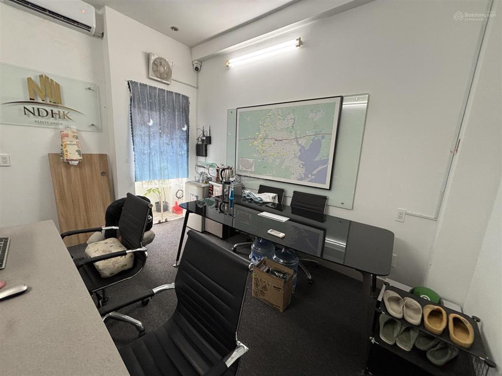 Chính chủ vp cho thuê  20m2 chỉ 6tr  sẵn nội thất, có ban công q1