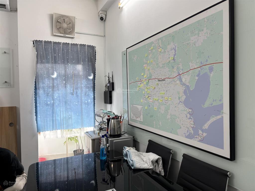 Chính chủ vp cho thuê  20m2 chỉ 6tr  sẵn nội thất, có ban công q1