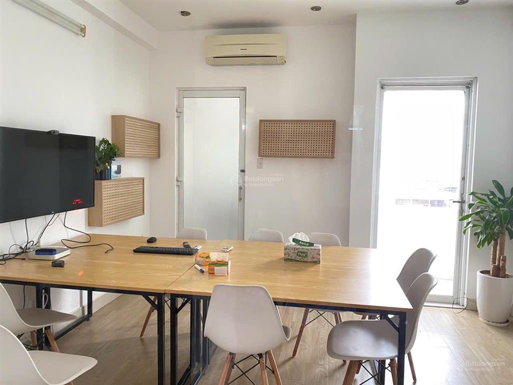 Chính chủ vp cho thuê  20m2 chỉ 6tr  sẵn nội thất, có ban công q1
